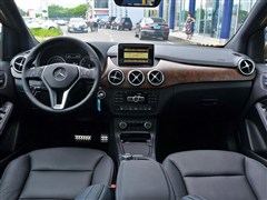 2012 B 200