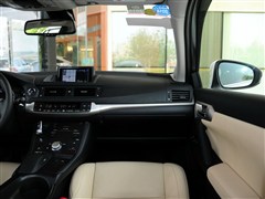 2013 CT200h A